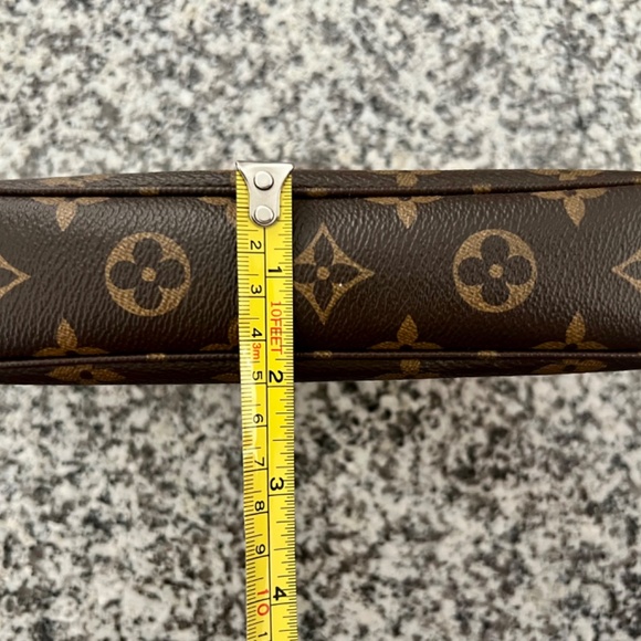 Louis Vuitton Pochette - Monogram - Picture 9 of 12